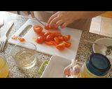 Foto del paso 2 de la receta: Filete de Merluza en Salsa de Tomate, Ajo y Albahaca