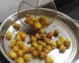 A picture of step 6 of Left over Rice Pakodi.
