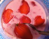 Foto langkah ke 3 dari resep Puding Strawberry Simple.