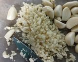 Foto langkah ke 1 dari resep Baceman Bawang Putih dan Minyak Bawang Putih.