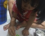 Foto langkah ke 7 dari resep Bolu Kukus Mekar (motif semangka).