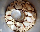 Foto del paso 2 de la receta: Budín de manzana y banana invertido