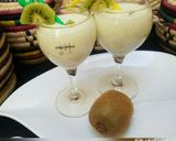 A picture of step 2 of Kiwi smoothie😍.