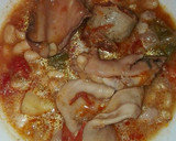 Foto del paso 3 de la receta: Judías blancas con orejas patitas de cochinillo en la olla GM g