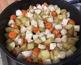 Une image de l'étape 10 de Pommes de terre, carottes et navets marteaux fruités.