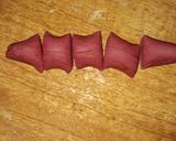 A picture of step 4 of Beetroot nimki.