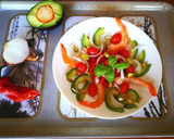 Foto del paso 5 de la receta: Ensalada de aguacate, gambas y pistachos
