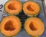 Une image de l'étape 2 de Melons aux crevettes, tomates cerises et bleu d'Auvergne.