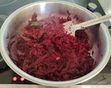 A picture of step 3 of Beetroot chutney.
