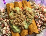 Foto del paso 7 de la receta: Taquitos rellenos de pollito con salsa de aguacate 🤗 #RecetasNavidad