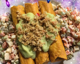 Foto del paso 7 de la receta: Taquitos rellenos de pollito con salsa de aguacate 🤗 #RecetasNavidad