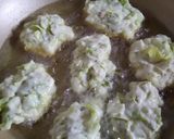 Foto del paso 2 de la receta: Buñuelos de lechuga