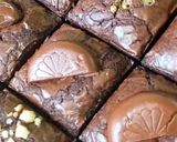 Foto langkah ke 8 dari resep Shiny Fudgy Brownies Panggang.