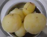 A picture of step 1 of Dum Aloo.