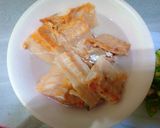 Foto langkah ke 1 dari resep Tumis Tulang Ikan Asin Jambal Roti.