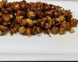 गार्लिक मशरूम (खुंभी) (garlic mushroom reicpe in Hindi) रेसिपी चरण 4 फोटो