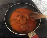 Foto del paso 2 de la receta: Albóndigas en salsa de tomate con queso, al estilo Dunaez