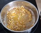 A picture of step 5 of Garlic White Wine Prawn Linguine.