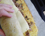 Foto del paso 9 de la receta: Rollo de patata al horno relleno de carne y champiñones