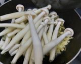 Foto langkah ke 4 dari resep White Crab Mushroom (Jamur Salju) with tofu.