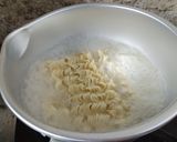 Foto langkah ke 1 dari resep Omelet Mie.