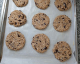 Foto del paso 5 de la receta: Cookies de avena con chips de chocolate 🍪