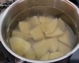 A picture of step 1 of Spanish Potato Omelette with Ham and Cheese.
