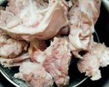 Hình bước làm 1 của món Xương đầu heo hầm củ sen