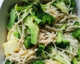 A picture of step 6 of Broccoli with enoki mushroom and egg tofu.