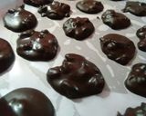 A picture of step 4 of Dark chocolate dry fruits clusters.