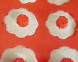 Foto del passaggio 2 della ricetta Ciambelline soffici soffici 🍩☁️😋