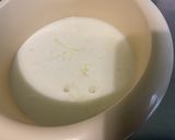 Une image de l'étape 1 de Flan aux pommes, pralines roses et lait fermenté.