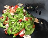 Foto langkah ke 4 dari resep Tumis Pare Cumi Asin.