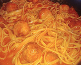 Foto del paso 3 de la receta: Tallarines con albóndigas en salsa barbacoa