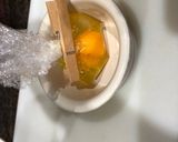 Foto del paso 1 de la receta: Huevo poché con alcachofas confitadas y crujiente de jamón y yuca