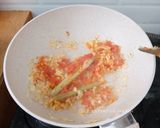Foto langkah ke 3 dari resep Sop Udang Tahu Pedas.