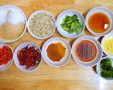Hình bước làm 2 của món Khô gà lá chanh