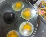 Foto langkah ke 3 dari resep Telur mata sapi sayur 🍳🥬🥕.