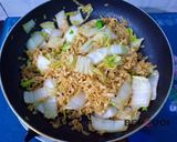 Hình bước làm 2 của món Mì chay sốt dầu mè