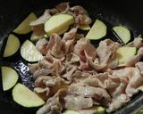 A picture of step 3 of Easy Pork Belly and Zucchini with Mayo Soy Sauce Stir-Fry.