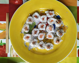 Foto del paso 5 de la receta: Sushi casero sin algas nori de salmón y surimi