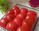 Foto langkah ke 8 dari resep Roti Sobek Buah Naga.