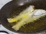 Pescadilla Frita con Papas cuñas