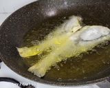 Foto del paso 3 de la receta: Pescadilla Frita con Papas cuñas