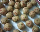 A picture of step 3 of Suji veg balls.