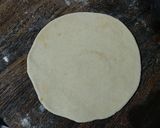 A picture of step 3 of Pizza paratha.