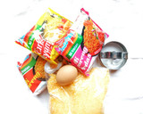 Foto langkah ke 1 dari resep Donat Indomie Goreng.