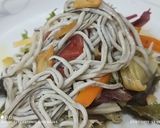 Foto del paso 4 de la receta Ensalada de gulas con verduras templadas