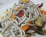 Foto del paso 4 de la receta: Ensalada de gulas con verduras templadas