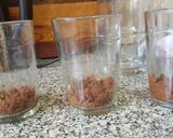 Foto del paso 2 de la receta: Chocotorta en vasitos